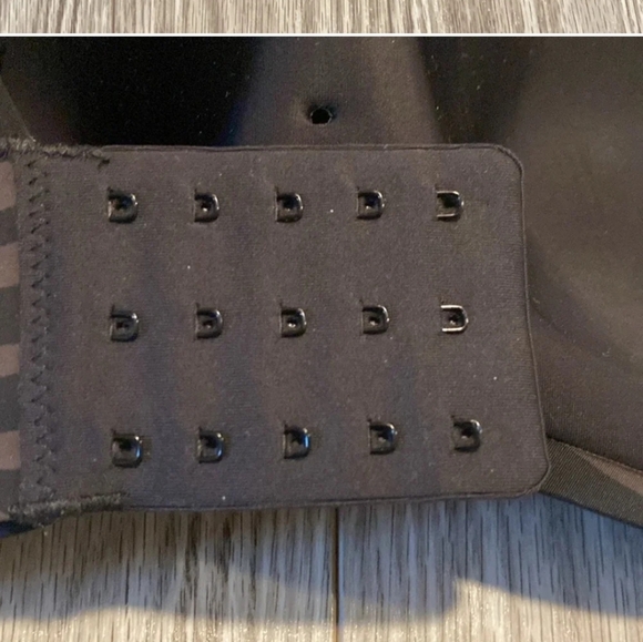 Knix Size 6 Catalyst Bra - Picture 6 of 8